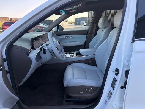 Certified 2026 Genesis GV70 2.5T Advanced AWD/4WD image 8