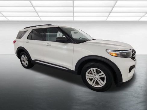Used 2023 Ford Explorer XLT AWD/4WD image 9
