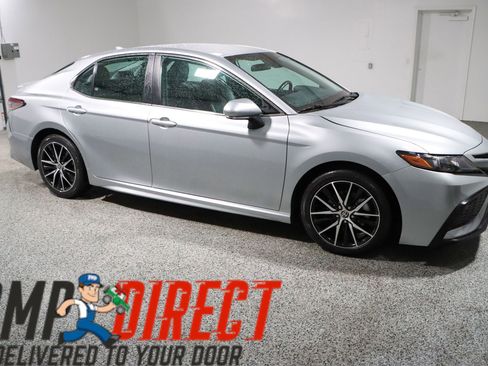 Used 2024 Toyota Camry SE FWD image 6