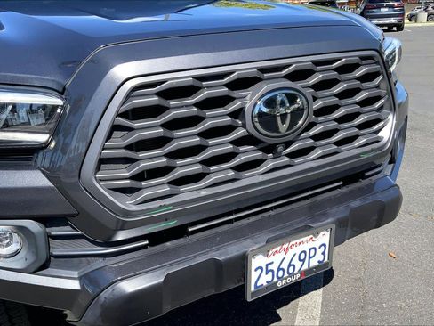 Used 2022 Toyota Tacoma TRD Off-Road w/ TRD Premium Off Road Package image 29