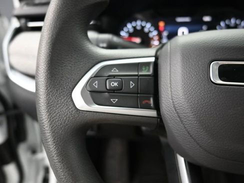 Used 2025 Jeep Compass Sport image 19