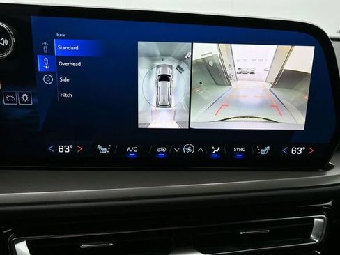Used 2025 Chevrolet Traverse LT w/ Driver Confidence Package FWD image 40
