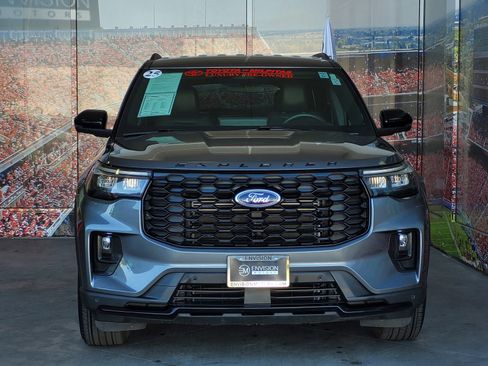Used 2025 Ford Explorer ST-Line image 3