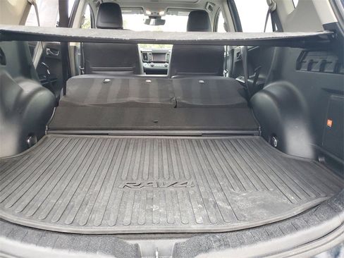 Used 2018 Toyota RAV4 Limited image 27