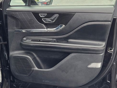 Certified 2022 Lincoln Corsair AWD w/ Equipment Group 101A image 4