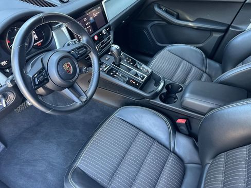 Used 2025 Porsche Macan Turbo AWD/4WD image 4