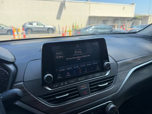 Used 2025 Nissan Altima 2.5 SV FWD image 20