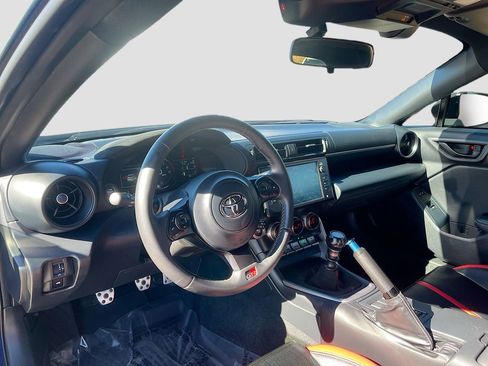 Used 2024 Toyota GR86 Premium image 9