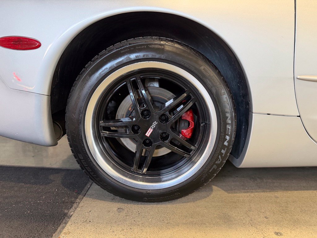 Used 2002 Chevrolet Corvette Coupe RWD image 20
