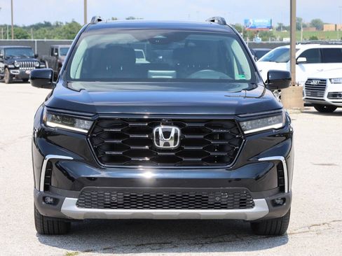 Used 2024 Honda Pilot Elite image 2