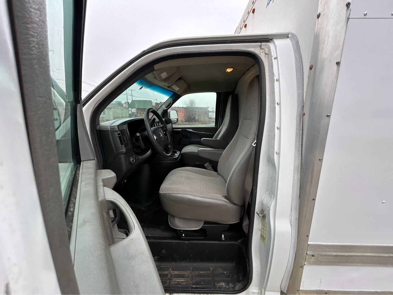 Used 2015 GMC Savana 3500 RWD image 8