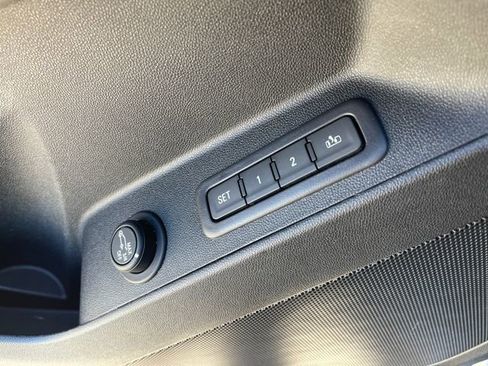 Used 2019 Chevrolet Equinox Premier image 30