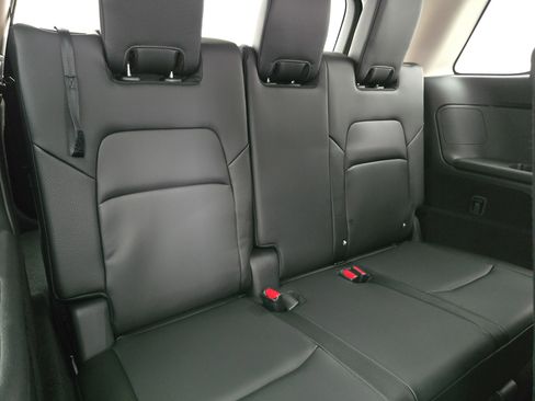 New 2025 Nissan Pathfinder SL image 12