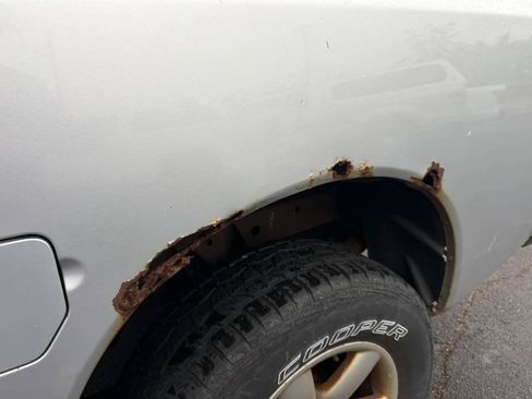 Used 2010 Nissan Titan SE AWD/4WD image 16