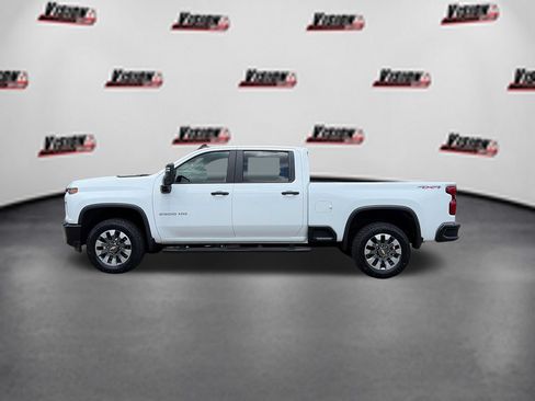 Used 2022 Chevrolet Silverado 2500 Custom w/ Custom Value Package AWD/4WD image 9