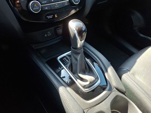 Used 2018 Nissan Rogue SL image 12