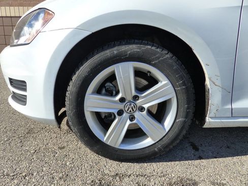 Used 2017 Volkswagen Golf SE image 14