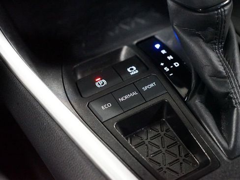 Certified 2025 Toyota RAV4 LE image 22