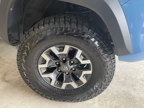 Used 2019 Toyota Tacoma TRD Off-Road AWD/4WD image 46