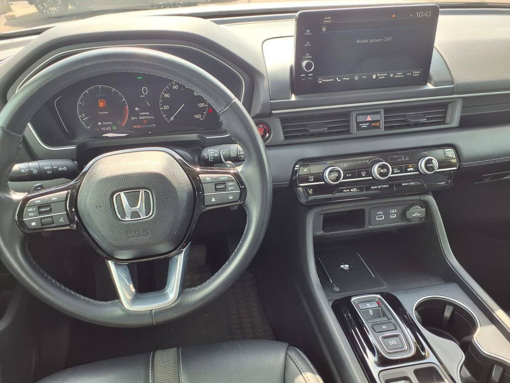 Used 2023 Honda Pilot Touring image 14