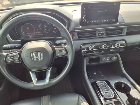 Used 2023 Honda Pilot Touring image 14