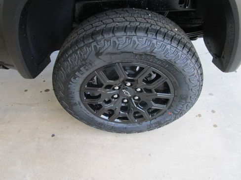 New 2026 Chevrolet Colorado Trail Boss AWD/4WD image 10