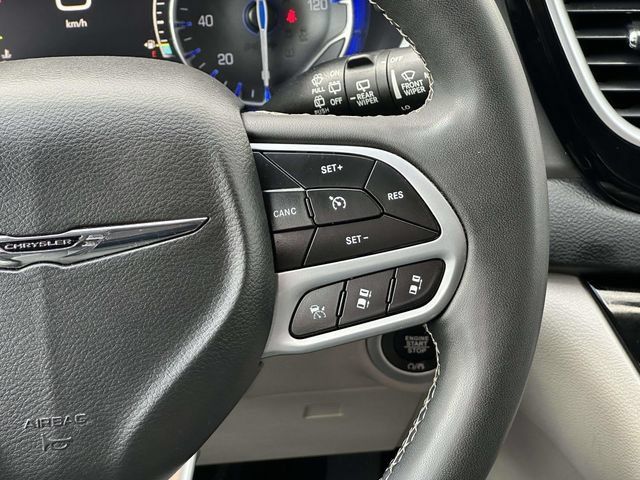 Used 2023 Chrysler Pacifica Touring-L FWD image 24