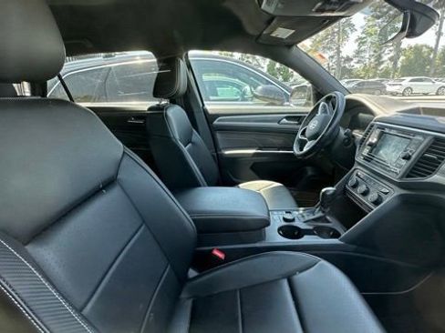 Used 2023 Volkswagen Atlas Cross Sport SE AWD/4WD image 5