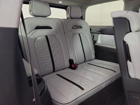 Used 2023 Rivian R1S Launch Edition image 25