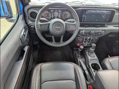 Used 2025 Jeep Gladiator Rubicon AWD/4WD image 8