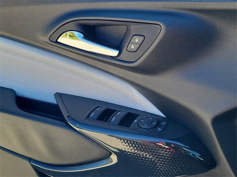 Certified 2025 Chevrolet Trax LT w/ LT Convenience Package image 17