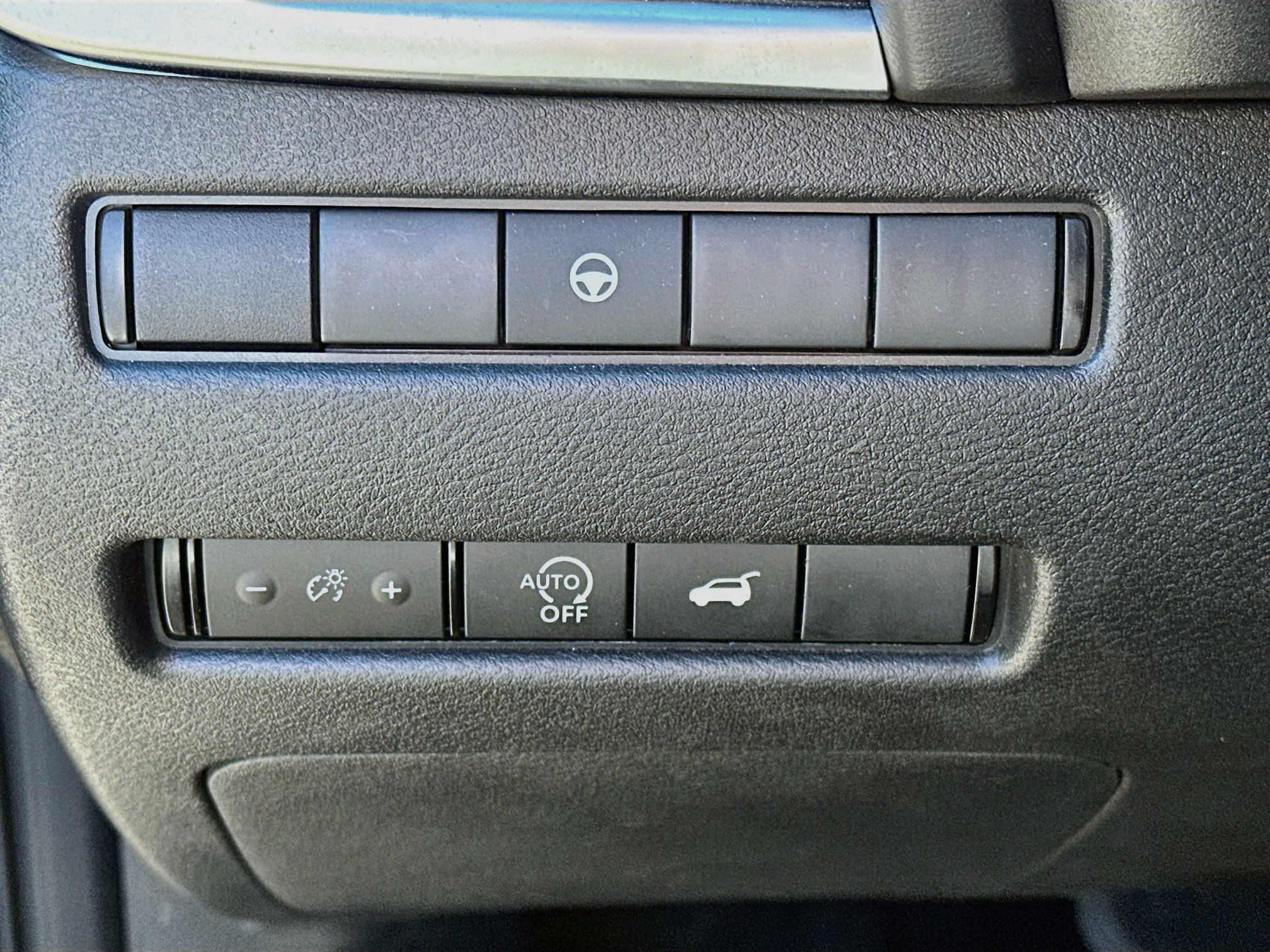 Used 2025 Nissan Rogue SV AWD/4WD image 16