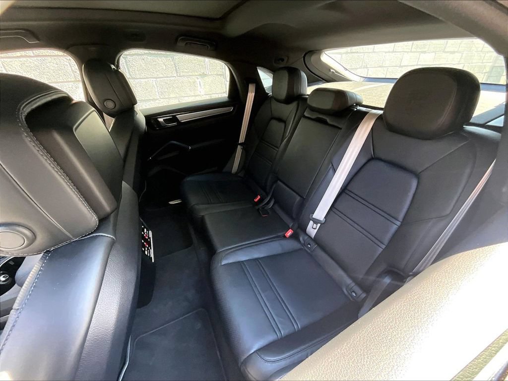 Certified 2023 Porsche Cayenne Platinum Edition AWD/4WD image 22