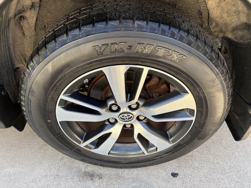 Used 2017 Toyota RAV4 XLE image 18