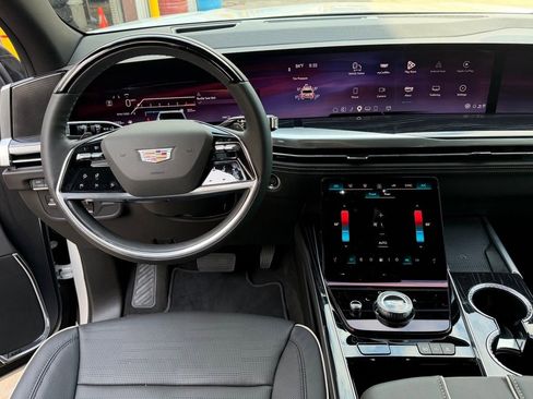 Used 2025 Cadillac Escalade ESV Sport AWD/4WD image 20