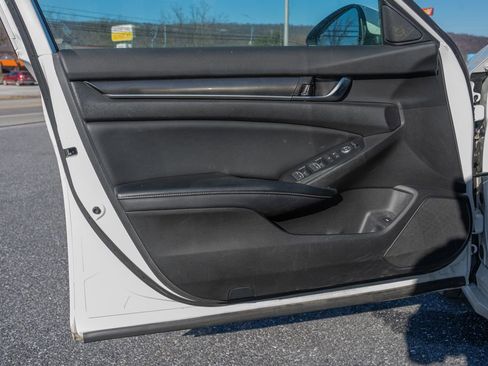Used 2018 Honda Accord Sport image 8