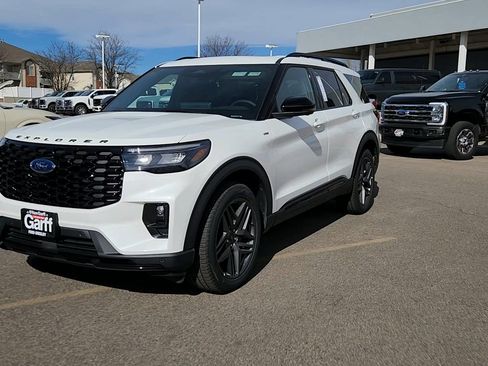 New 2026 Ford Explorer ST-Line w/ ST-Line Street Pack AWD/4WD image 5