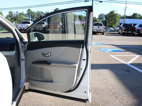 Used 2013 Toyota Venza XLE image 17