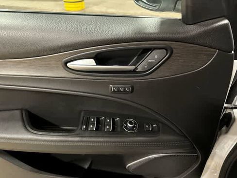 Used 2020 Alfa Romeo Stelvio Ti w/ Active Blind Spot Package AWD/4WD image 22
