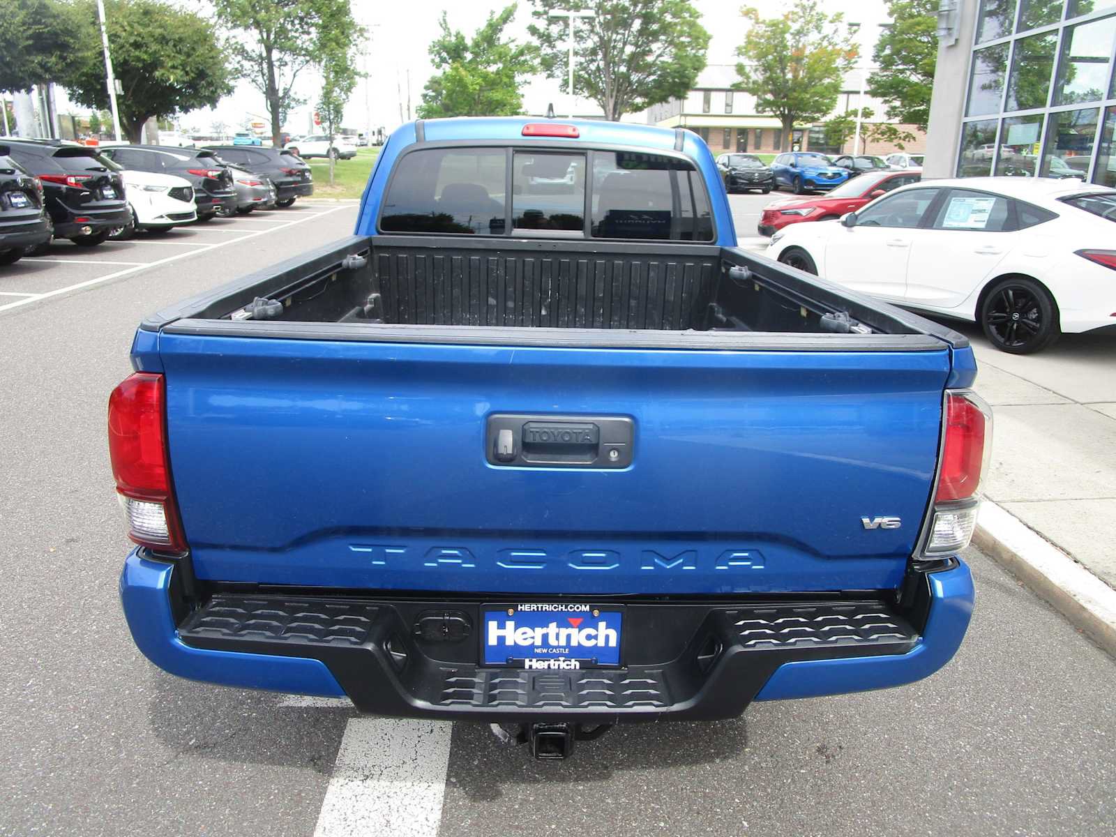 Used 2018 Toyota Tacoma TRD Sport AWD/4WD image 6