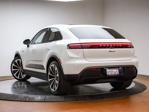 Used 2025 Porsche Macan Electric image 3