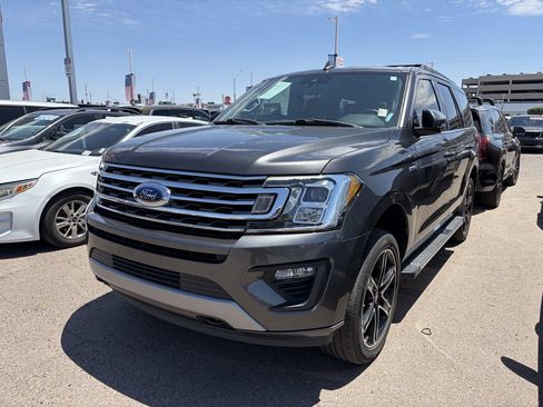 Used 2019 Ford Expedition XLT w/ Equipment Group 202A AWD/4WD image 4