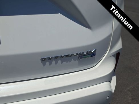 Used 2020 Ford Edge Titanium w/ Equipment Group 301A AWD/4WD image 31