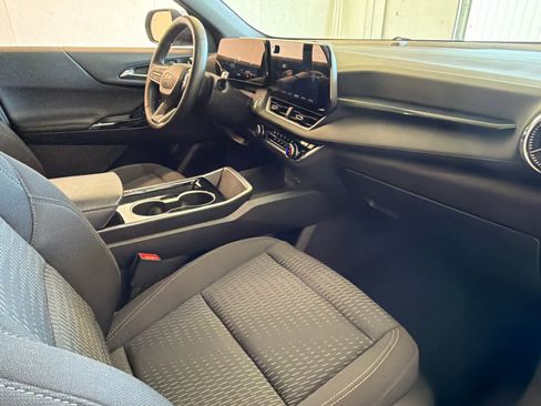 Used 2025 Chevrolet Equinox LT image 24