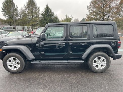 Used 2022 Jeep Wrangler Unlimited Sport image 2
