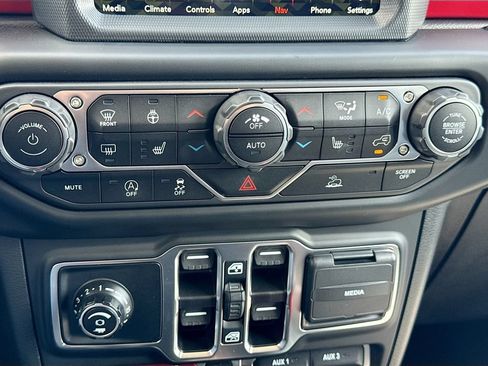 Used 2023 Jeep Gladiator Rubicon w/ LED Lighting Group AWD/4WD image 20