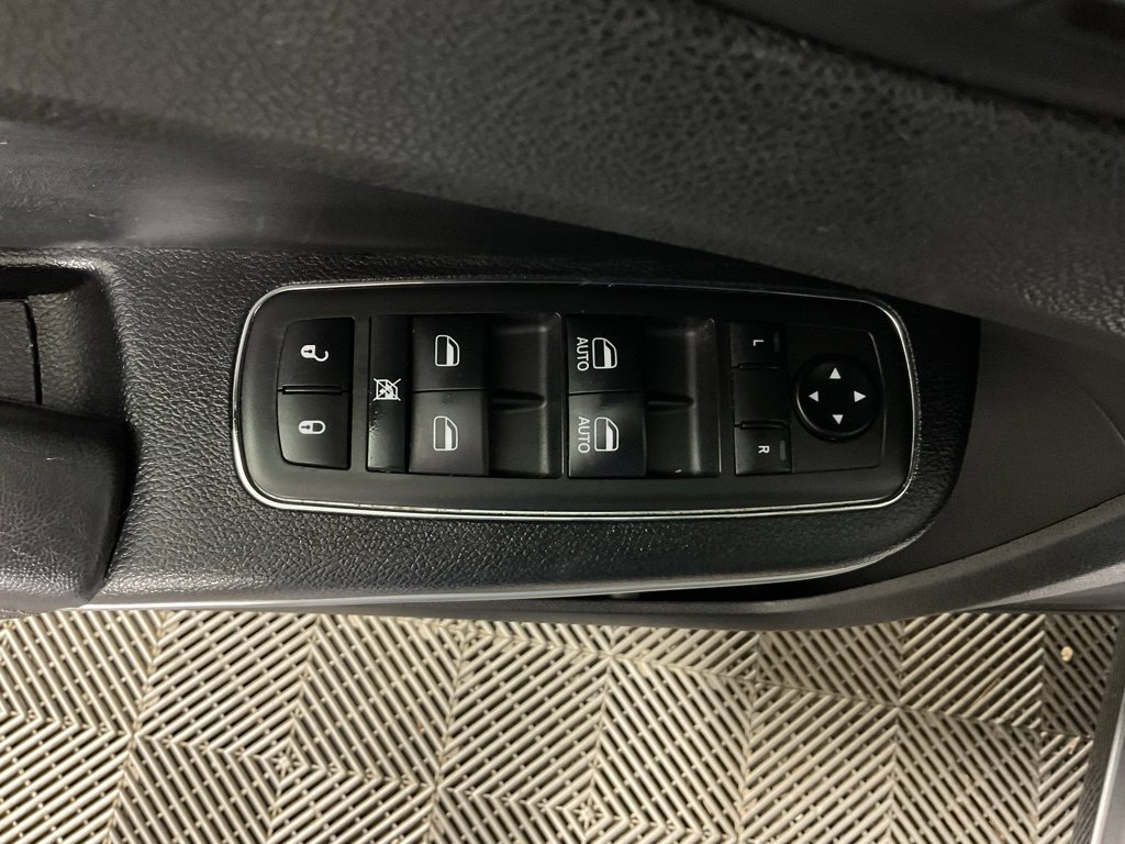 Used 2019 Chrysler 300 Limited AWD/4WD image 20