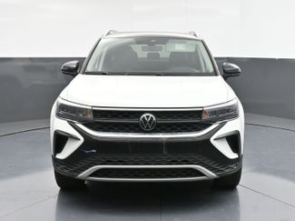 Used 2024 Volkswagen Taos SE w/ Panoramic Sunroof Package video 2