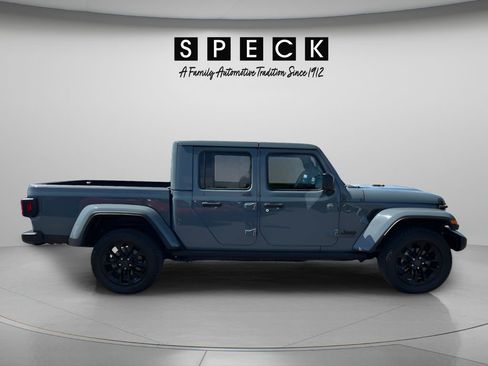 Used 2025 Jeep Gladiator Sport AWD/4WD image 6