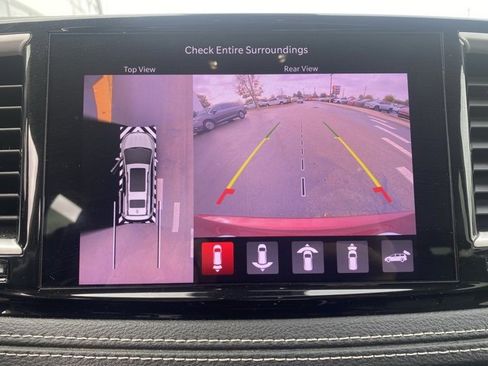 Used 2023 Chrysler Pacifica Touring-L image 20